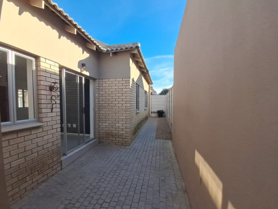 2 Bedroom Property for Sale in Mooikloof Country Estate Western Cape